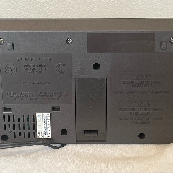 Vintage GE clock radio #7-4616B - Picture 5 of 6